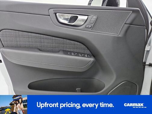 2024 Volvo XC60 B5 Core Dark Theme