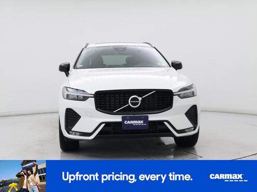 2024 Volvo XC60 B5 Core Dark Theme