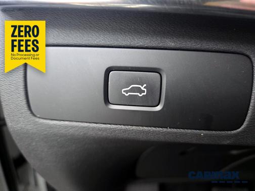 White 2023 Volvo XC90 B5 Core