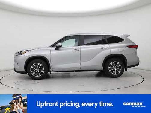 Silver 2023 Toyota Highlander XLE