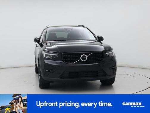 2023 Volvo XC40 B5 Plus Dark Theme