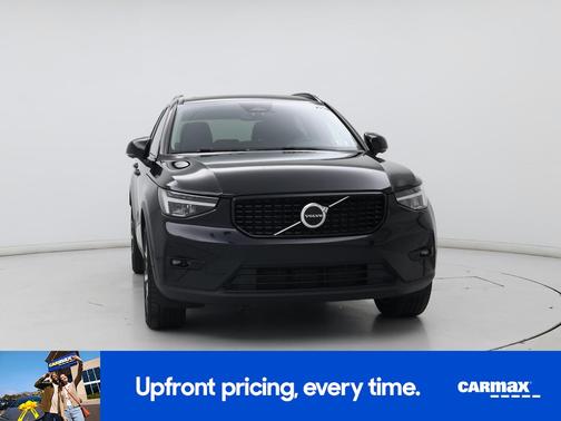 2023 Volvo XC40 B5 Plus Dark Theme