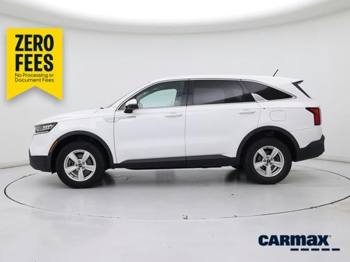 White 2021 Kia Sorento LX