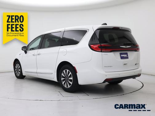 White 2023 Chrysler Pacifica Hybrid Limited