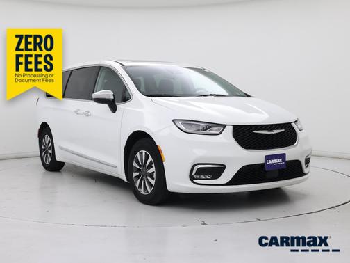 White 2023 Chrysler Pacifica Hybrid Limited