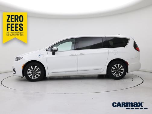 White 2023 Chrysler Pacifica Hybrid Limited