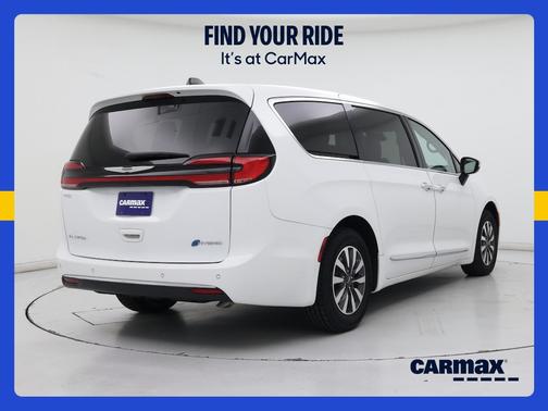 White 2023 Chrysler Pacifica Hybrid Limited