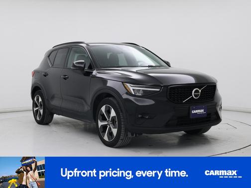 2023 Volvo XC40 B5 Plus Dark Theme