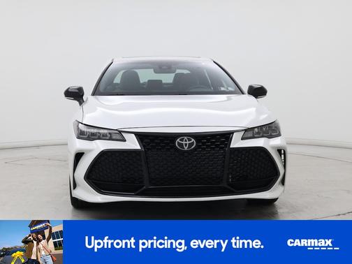 White 2019 Toyota Avalon XSE