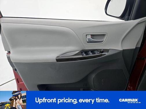 2018 Toyota Sienna XLE