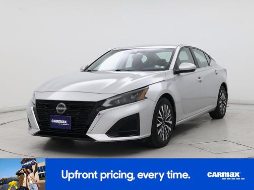 Silver 2023 Nissan Altima SV