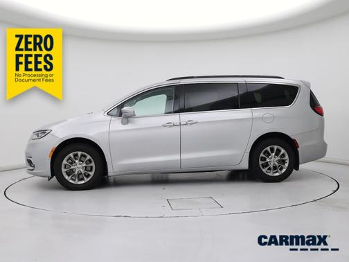 White 2022 Chrysler Pacifica Touring L