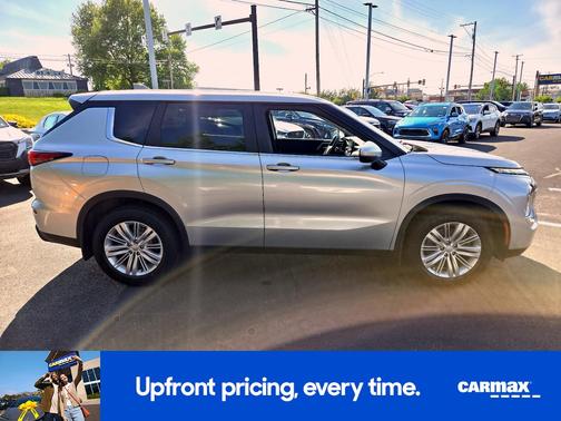 Silver 2022 Mitsubishi Outlander ES