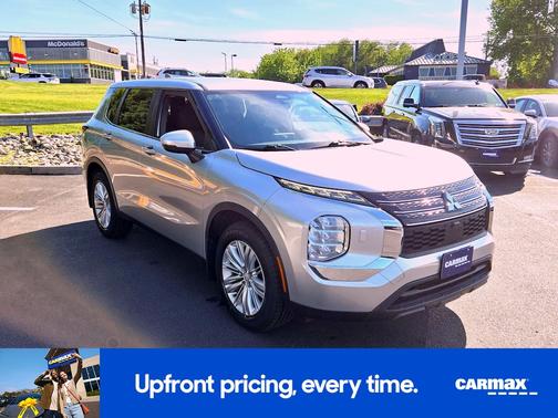 Silver 2022 Mitsubishi Outlander ES