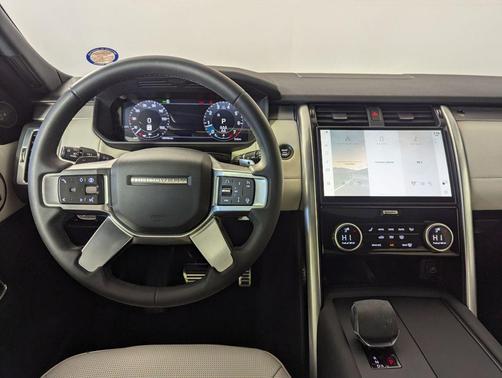 2024 Land Rover Discovery P300 Dynamic SE