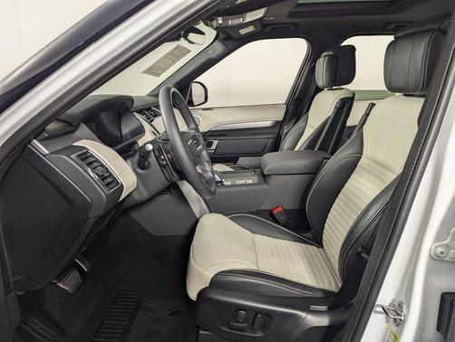 2024 Land Rover Discovery P300 Dynamic SE