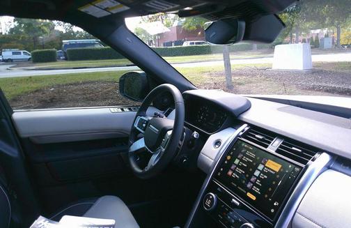 2024 Land Rover Discovery P300 Dynamic SE