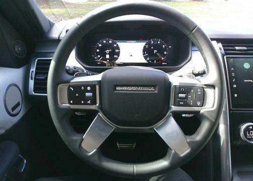 2024 Land Rover Discovery P300 Dynamic SE