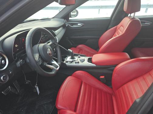 Vulcano Black Metallic 2024 Alfa Romeo Giulia Ti