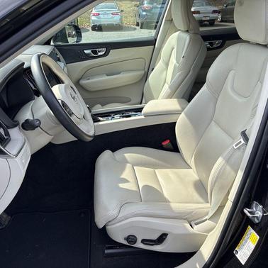 Onyx Black Metallic 2019 Volvo XC60 T5 Inscription