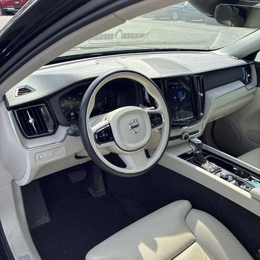 Onyx Black Metallic 2019 Volvo XC60 T5 Inscription