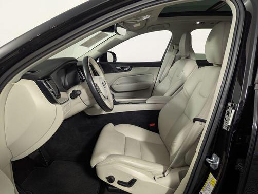 Onyx Black Metallic 2019 Volvo XC60 T5 Inscription