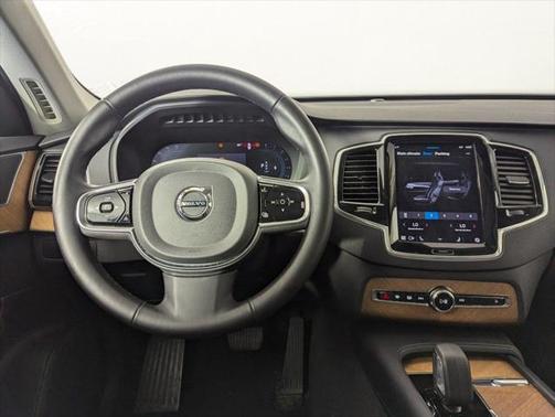 2024 Volvo XC90 B5 Plus Bright Theme