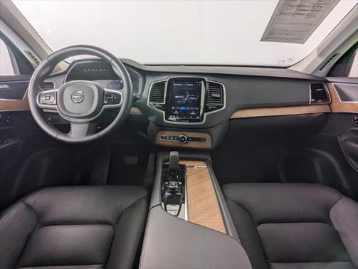 2024 Volvo XC90 B5 Plus Bright Theme
