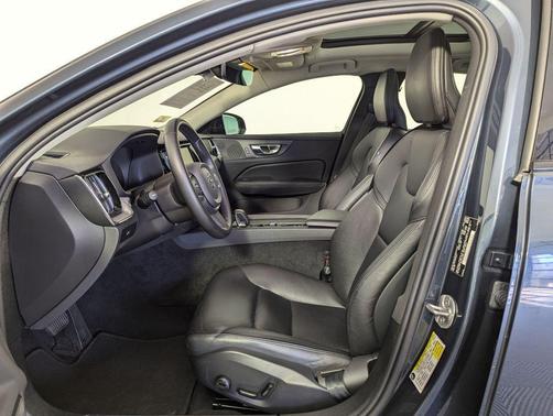 2024 Volvo S60 B5 Core Dark Theme