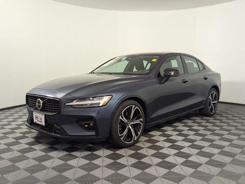 2024 Volvo S60 B5 Core Dark Theme