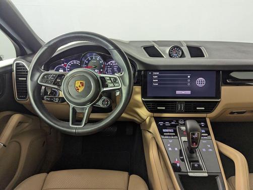 Dolomite Silver Metallic 2022 Porsche Cayenne Platinum Edition