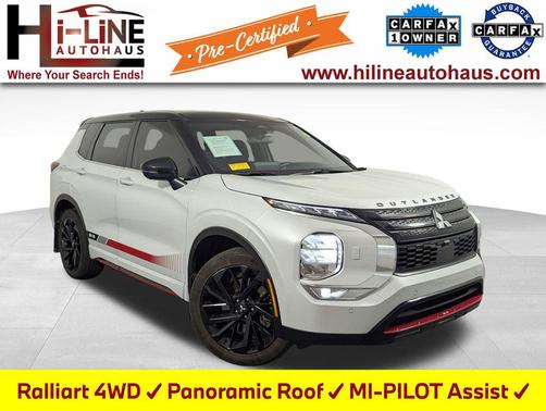 White Diamond/Black Roof 2024 Mitsubishi Outlander SE S-AWC