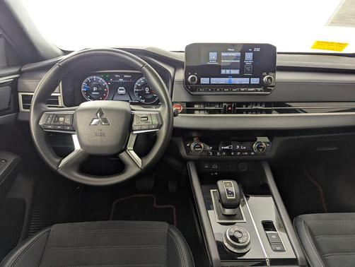 White Diamond/Black Roof 2024 Mitsubishi Outlander SE S-AWC