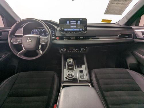 White Diamond/Black Roof 2024 Mitsubishi Outlander SE S-AWC