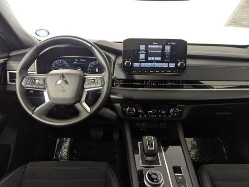 White Diamond/Black Roof 2024 Mitsubishi Outlander SE S-AWC