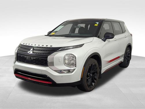 White Diamond/Black Roof 2024 Mitsubishi Outlander SE S-AWC