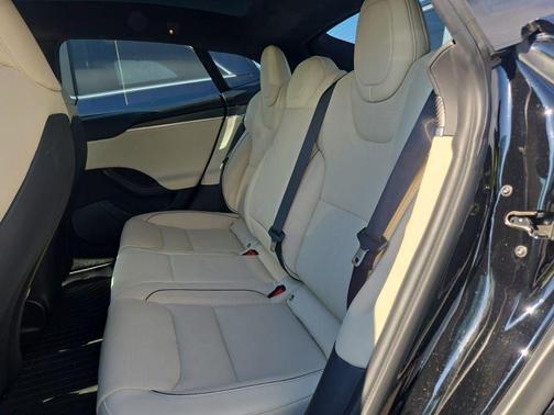 2022 Tesla Model S Plaid
