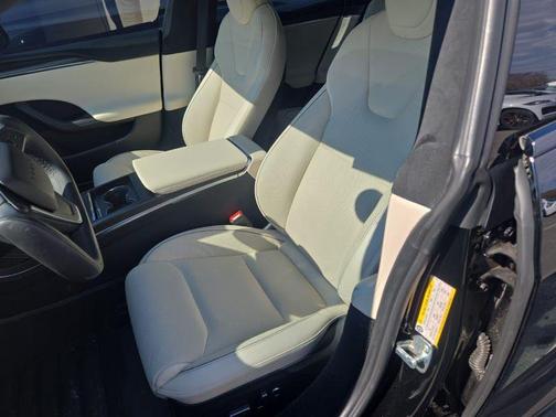 2022 Tesla Model S Plaid