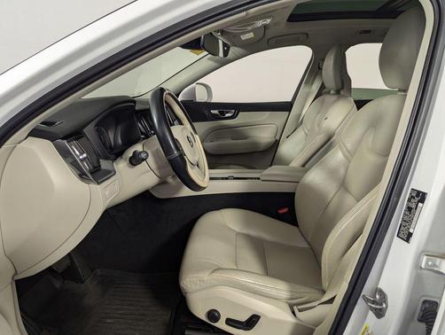 2018 Volvo XC60 T5 Momentum