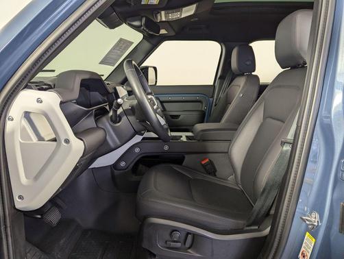 2025 Land Rover Defender 110 P300