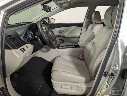 Classic Silver Metallic 2014 Toyota Venza XLE