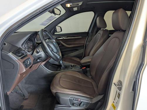 Mineral White Metallic 2018 BMW X1 sDrive28i