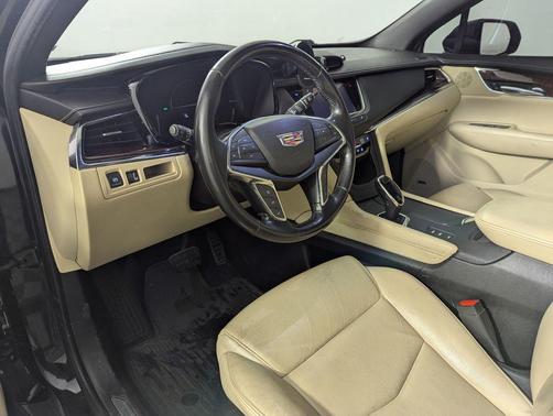 Stellar Black Metallic 2019 Cadillac XT5 Luxury