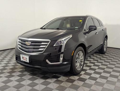Stellar Black Metallic 2019 Cadillac XT5 Luxury