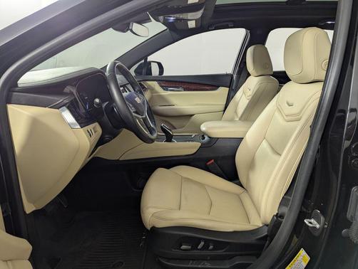 Stellar Black Metallic 2019 Cadillac XT5 Luxury