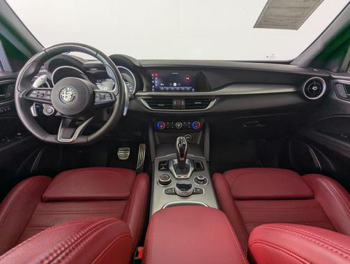 Vesuvio Gray Metallic 2022 Alfa Romeo Stelvio Ti