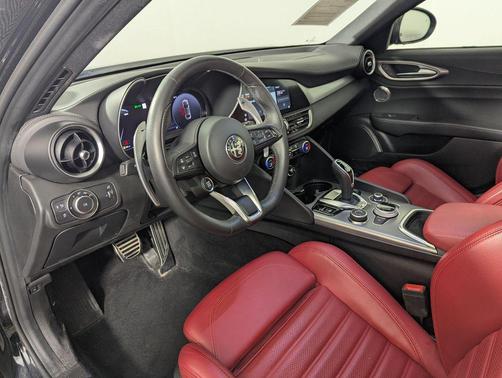 Vulcano Black Metallic 2024 Alfa Romeo Giulia Veloce AWD