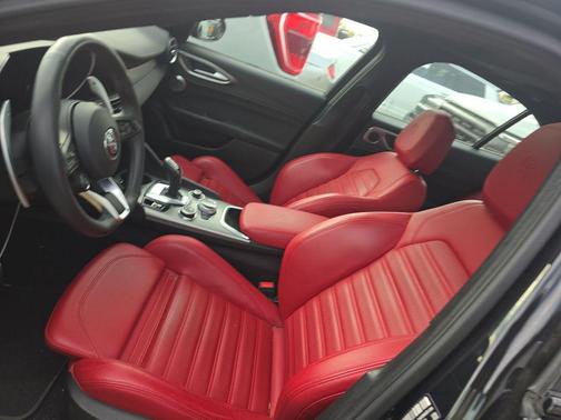 Vulcano Black Metallic 2024 Alfa Romeo Giulia Veloce AWD