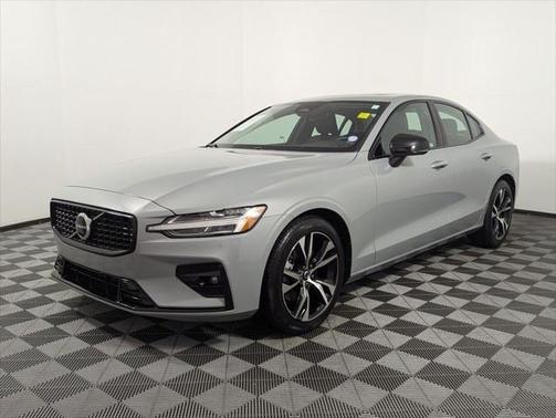 2024 Volvo S60 B5 Core Dark Theme