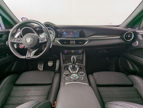 Alfa Rosso 2023 Alfa Romeo Stelvio Quadrifoglio